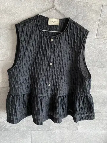 새상품급 블랙 유나이티드 애로우즈 에어리 자카드 베스트