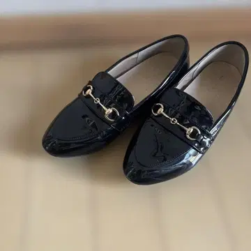 에나멜 블랙 로퍼 24.0cm 골드 체인 포함 하루타