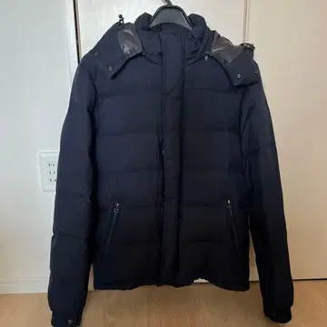 네이비 후드 부착 다운 자켓