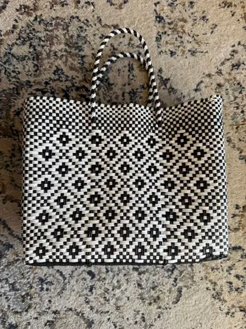 멜카도백 바스켓백 블랙 화이트