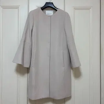 ANAYI 베이지 플레어 슬리브 롱 코트