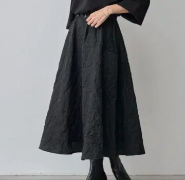 [ 미사용 새상품 ] 비어즐리 플라워 자카드 플레어 롱 스커트