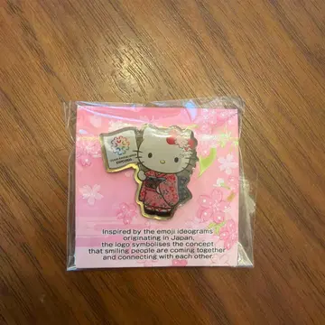 [ 초레어 ] 헬로키티 만박 유치 기모노 핀 배지