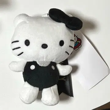 헬로키티 50주년 마스코트 참 화이트 블랙 아베일 한정판 산리오
