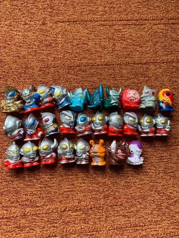 울트라맨 피규어 세트 28체