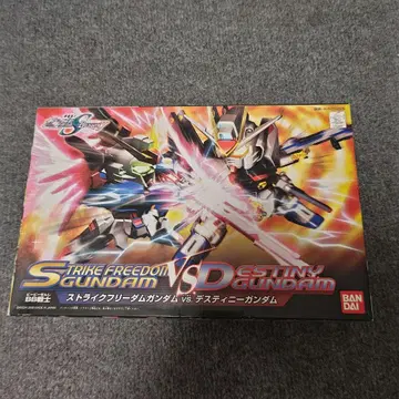 BB전사 스트라이크 프리덤 건담 VS 데스티니 건담