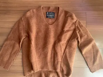 브라운 V넥 스웨터