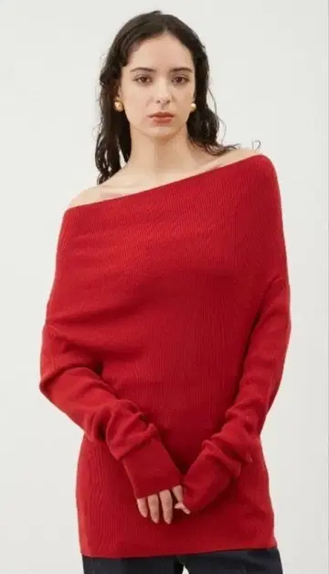 Mila Owen 드레이프 디자인 오프숄더 니트 베이지