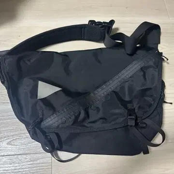 Raucohouse 라우코하우스 메신저 백 블랙 한국 코디