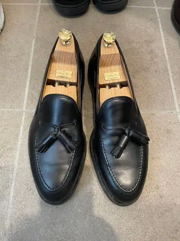 Crockett & Jones 블랙 태슬 로퍼