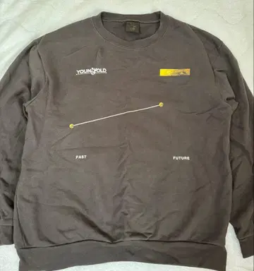 YOUNGOLD 블랙 스웨트 셔츠