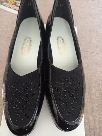 비쥬 장식 블랙 슬립온 웨지힐