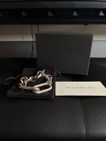 DRESSEDUNDRESSED 체인 팔찌 요네즈켄시 착용