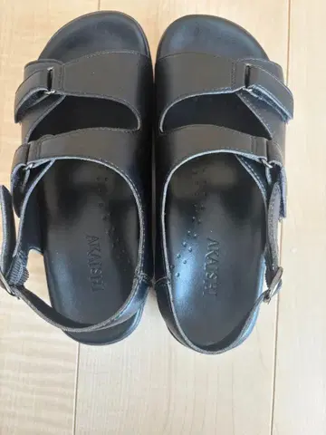 블랙 샌들 스트랩 포함 중간 굽