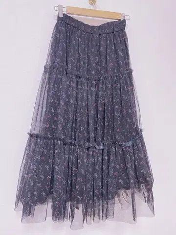 GU x ROKU 콜라보 꽃무늬 샤샤 스커트