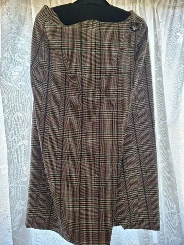 체크 무늬 랩스커트 regleam