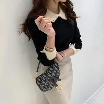 카라 부착 니트