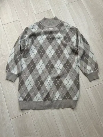 아가일 무늬 하이넥 니트 원피스 브라운 계열