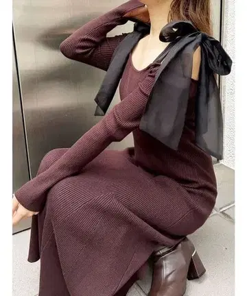 [ 새상품급 ] MERCURYDUO 숄더 리본 니트 원피스