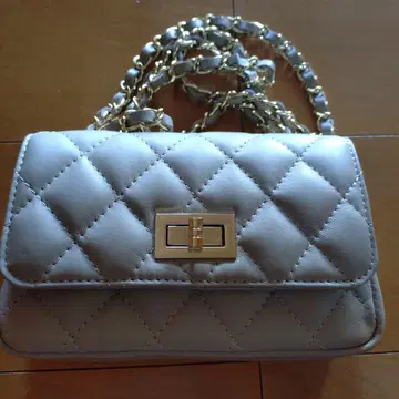 PRATO 실버 퀼팅 숄더백