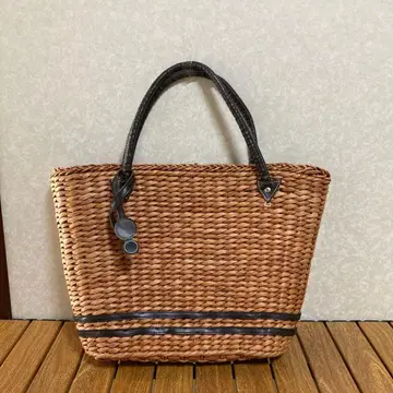 천연 소재 스트로우 백 도트 무늬 복조리 안감 부착 스트라이프 디자인 참