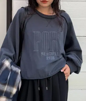 차오패닉 티피 스웨이드 터치 쭈리 로고 자수 맨투맨