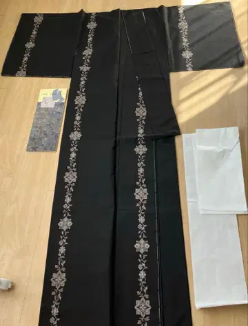 오시마 명주 기모노 블랙 꽃무늬 자수 실크 소재