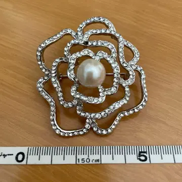 꽃 모양 크리스탈 브로치