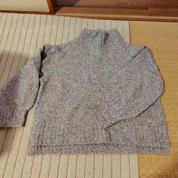 터틀넥 니트 그레이 계열 긴팔