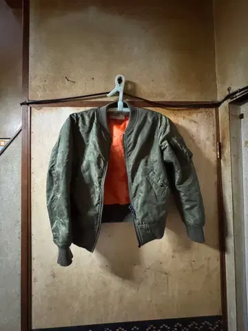 MA-1 플라이트 자켓 올리브 그린