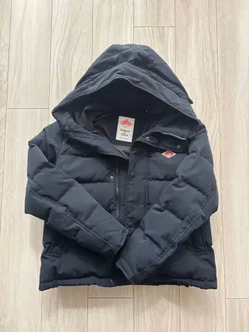 네이비 후드 부착 다운 자켓