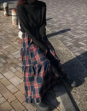 레드 계열 체크 티어드 롱 스커트