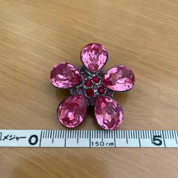 핑크 꽃 모양 브로치 ANNA SUI였던 것 같습니다