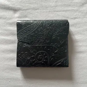 [ 소작 ] CP 지갑 3.5 블랙 페이즐리 무늬 엠보싱 가공