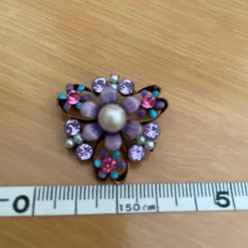 꽃 모티브 브로치 펄 장식 ANNA SUI였던 것 같습니다