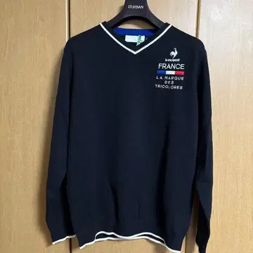 르꼬끄 스포르티브 블랙 V넥 스웨터