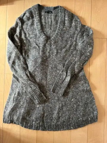 23구 그레이 V넥 니트 38 사이즈