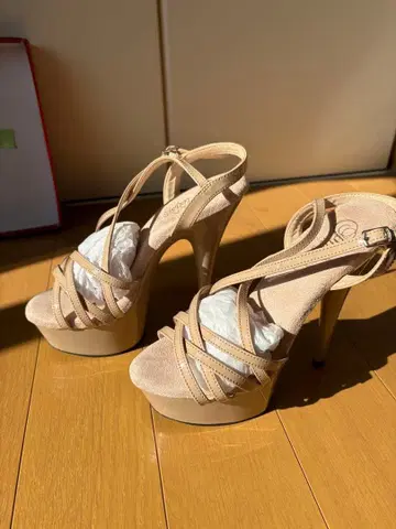 Pleaser 프리지어 베이지 스트랩 샌들