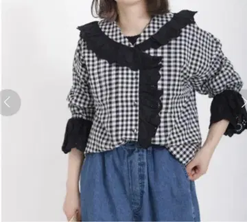 새상품급 사만사 모스모스 깅엄 체크 스캘럽 레이스 블라우스 화이트 블랙