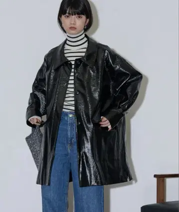 THE YOn 오픈 슬리브 페이턴트 페이크 가죽 자켓