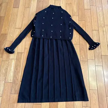 펄 장식 블랙 니트 원피스