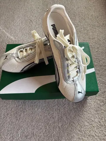 Puma 화이트 실버 스니커즈