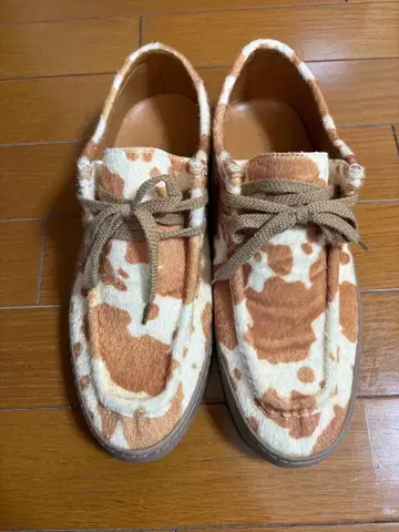 소 패턴 데크 슈즈