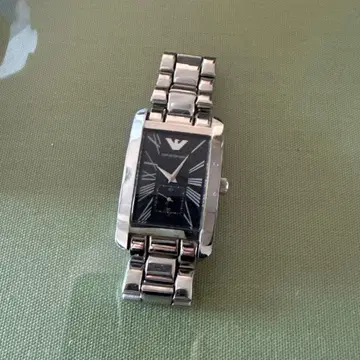EMPORIO ARMANI 블랙 직사각형 시계