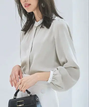 펄 단추 바이컬러 블라우스