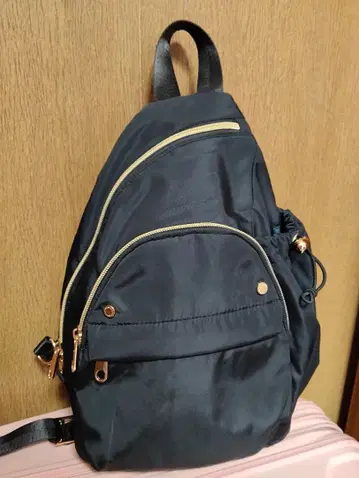 위즈에이블  외출 숄더백