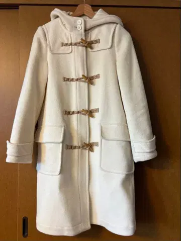 조인트 웍스 화이트 더플 코트