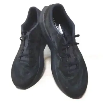 미사용 새상품 District Vision 블랙 러닝화