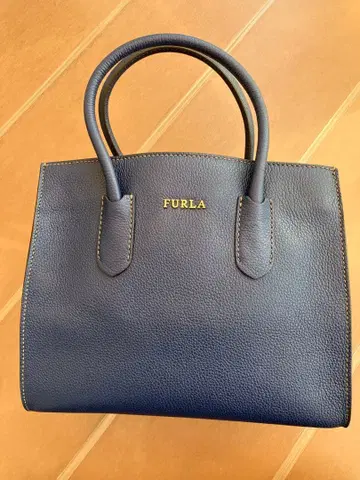 FURLA 네이비 가죽 핸드백
