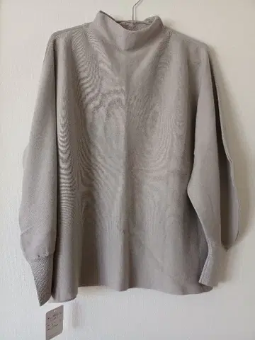 알파벳 알파벳 그레이 하이넥 니트 프리 사이즈